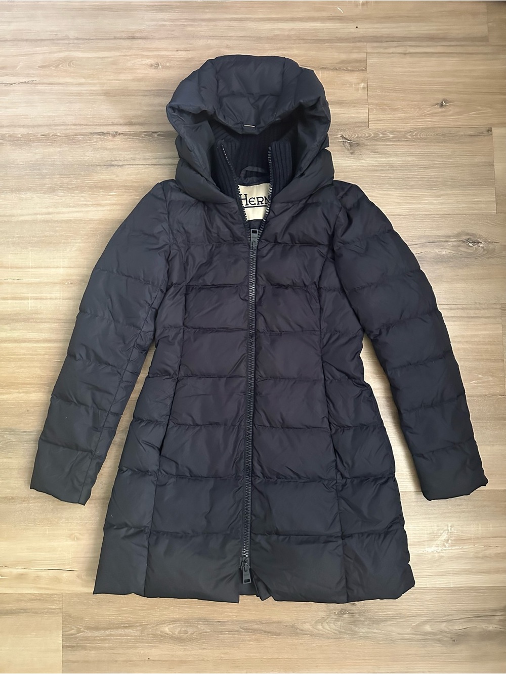 Herno Hooded Quilted Down Puffer Coat Jacket Black Size 42